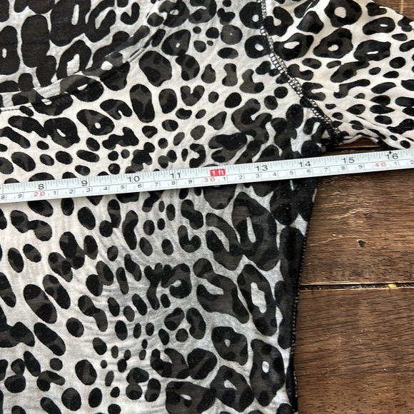 EXPRESS Long Sleeve semi- Sheer Animal Cheetah Print Top size Small Petite - Picture 6 of 6